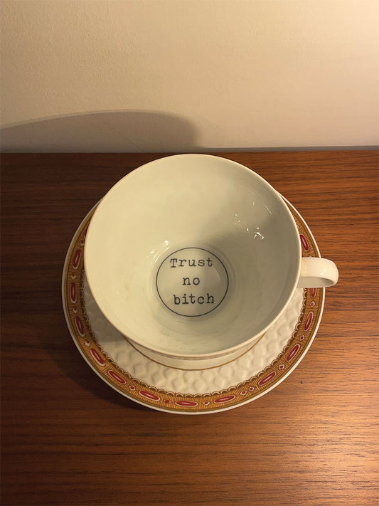 Tazza da The - TRUST NO BITCH
