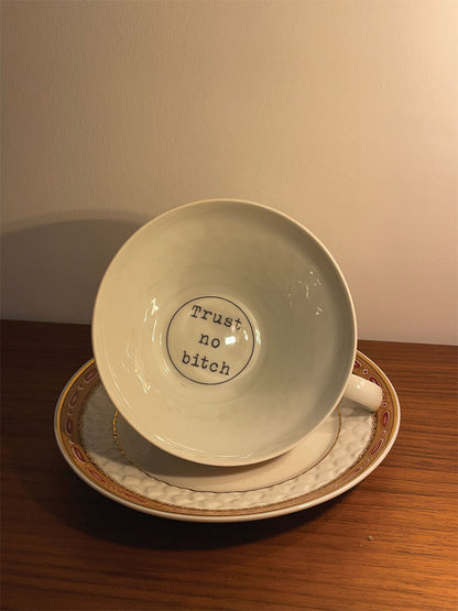 Tazza da The - TRUST NO BITCH