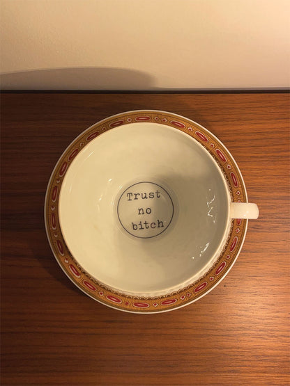 Tazza da The - TRUST NO BITCH