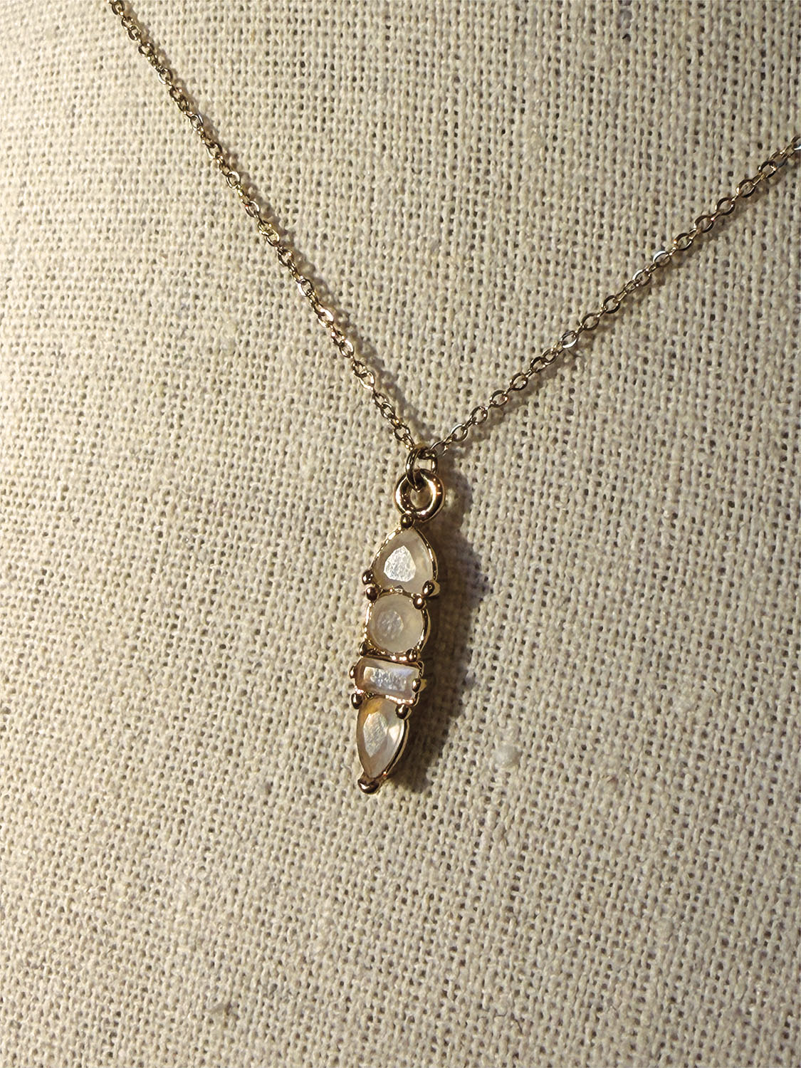 Collana tris