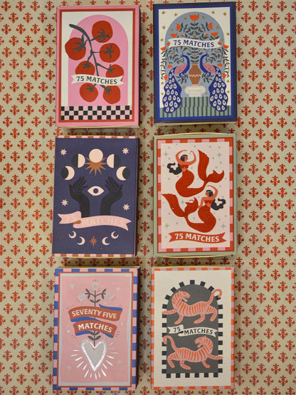 Fiammiferi colorati e illustrati